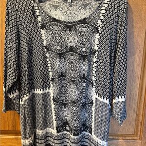 Rose & Olive Black and White Mixed Print Tunic size 1X
